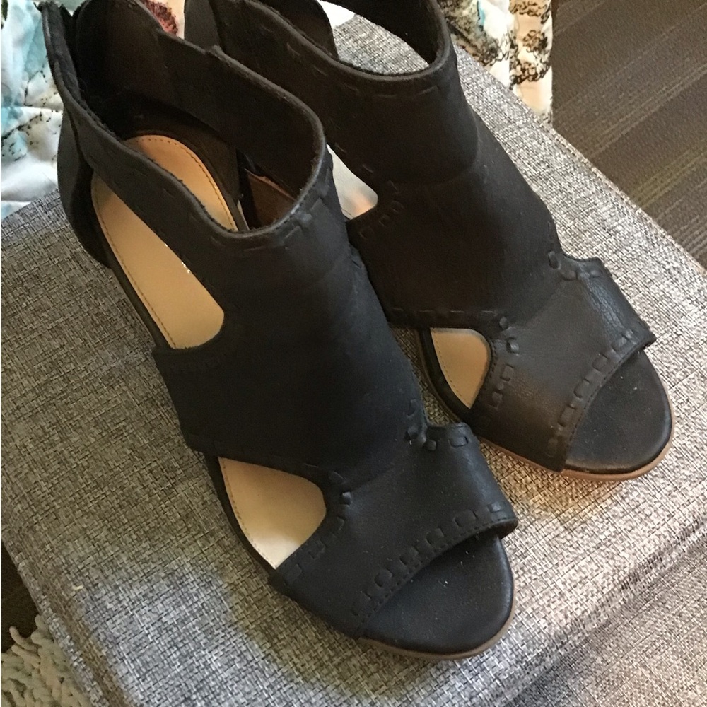 Xappeal Black Cutout Open-Toe Sandals
